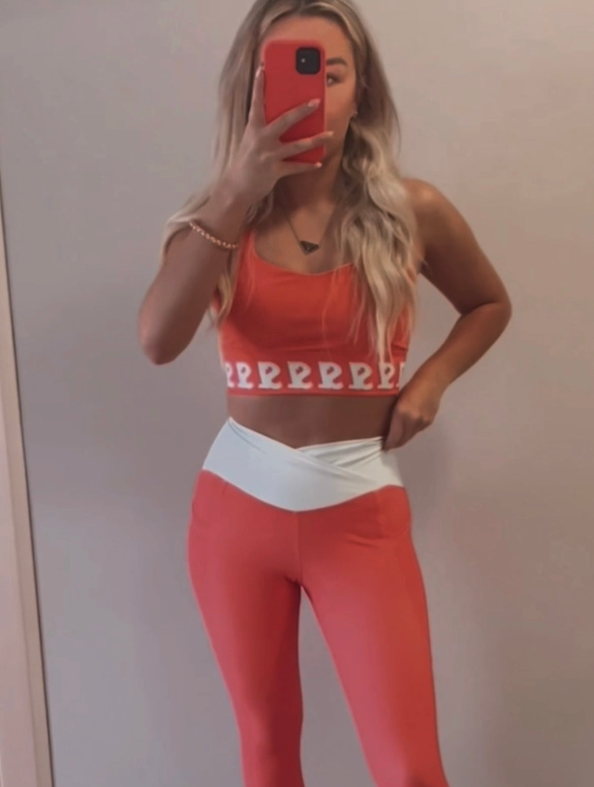 Crossover leggings with pockets